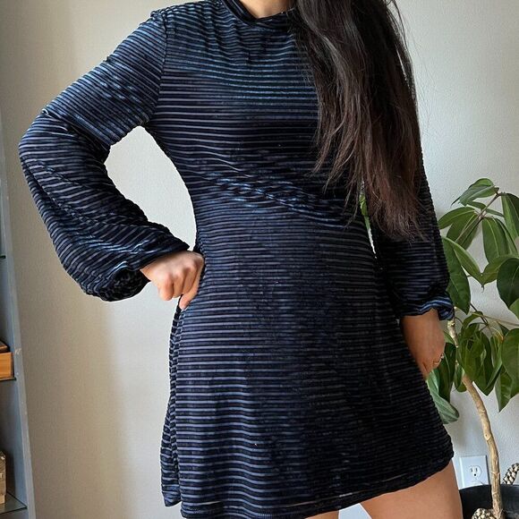 lulus Ticket to Chic Navy Blue Striped Velvet Balloon Sleeve Dress Medium - Picture 6 of 9